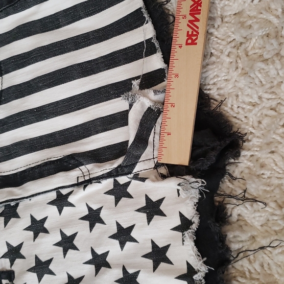 FOREVER 21 FLAG SHORTY SHORTS - Picture 5 of 8